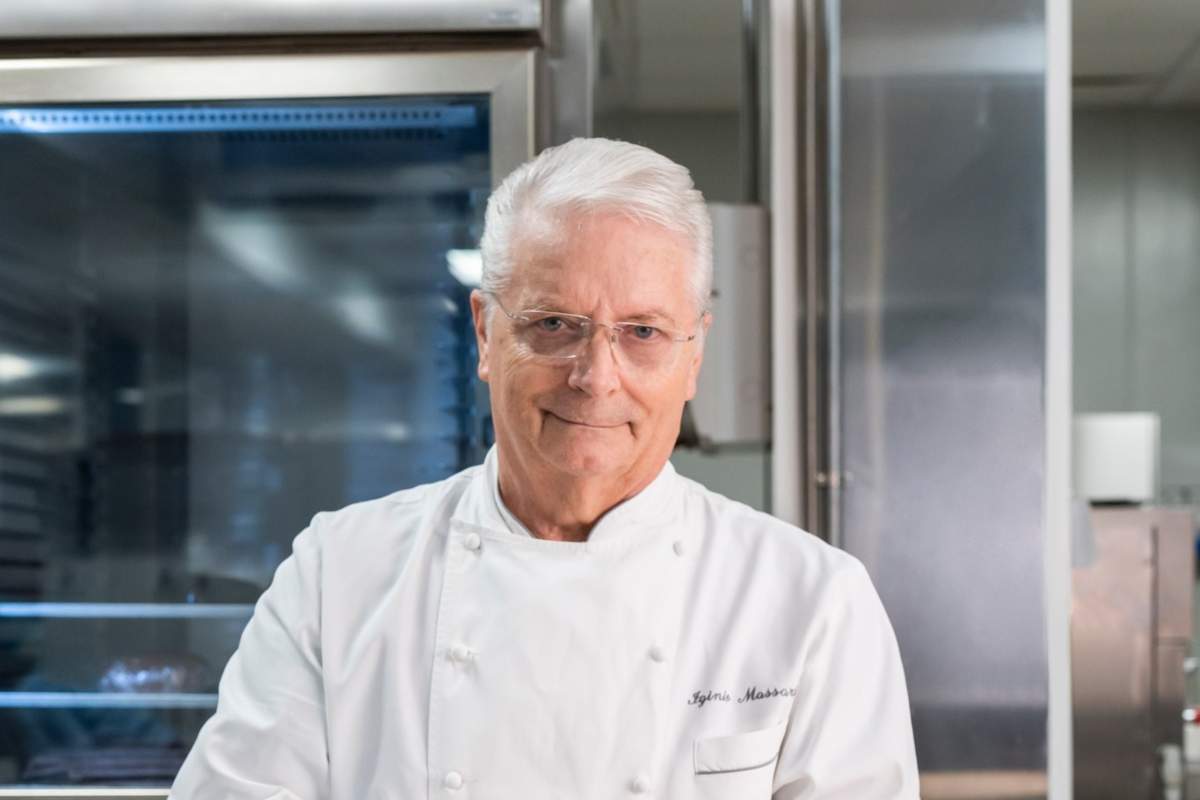 Bake Off, Igino Massari spietato con i concorrenti: “È una grande porcheria. Siete analfabeti, non leggete le ricette”