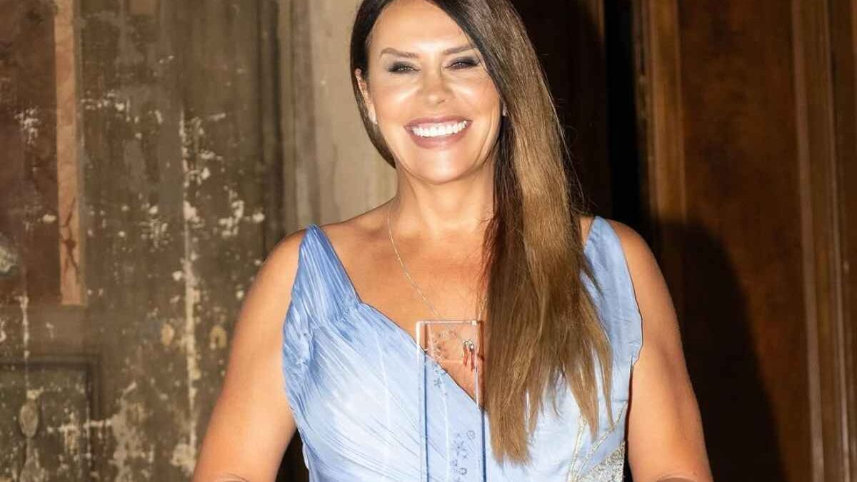 Carlo Verdone scrittura Karla Sofía Gascón, chi è l’attrice al centro delle polemiche