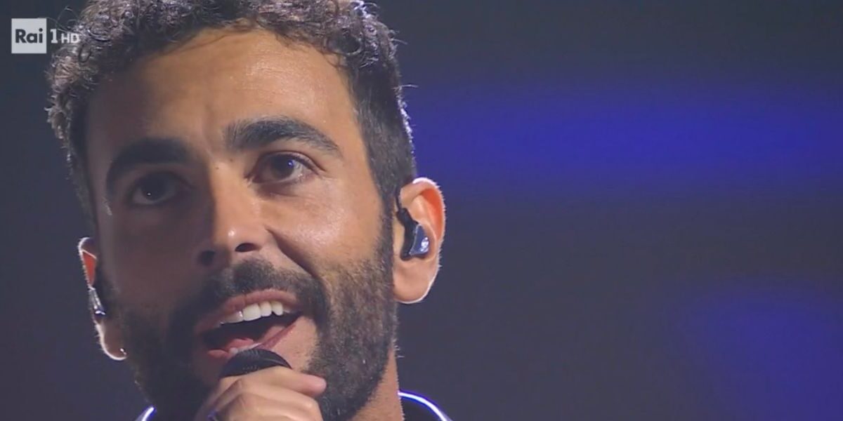 Marco Mengoni, la sua casa è un paradiso nascosto: design, arte e un dettaglio che lascia senza parole