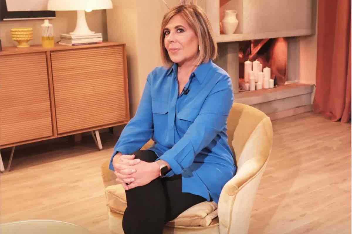Maria Latella a UnoMattina e il gobbo della discordia: la polemica inutile (che giova alla Rai)