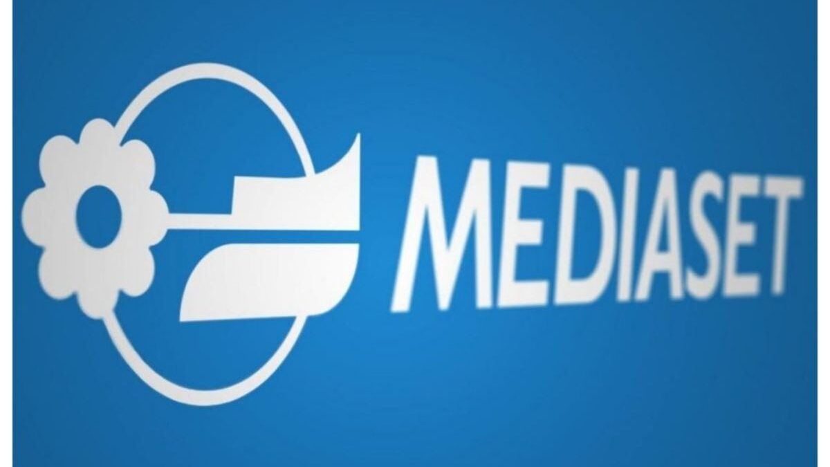 Mediaset stravolge la programmazione di ottobre: tante le soprese in arrivo
