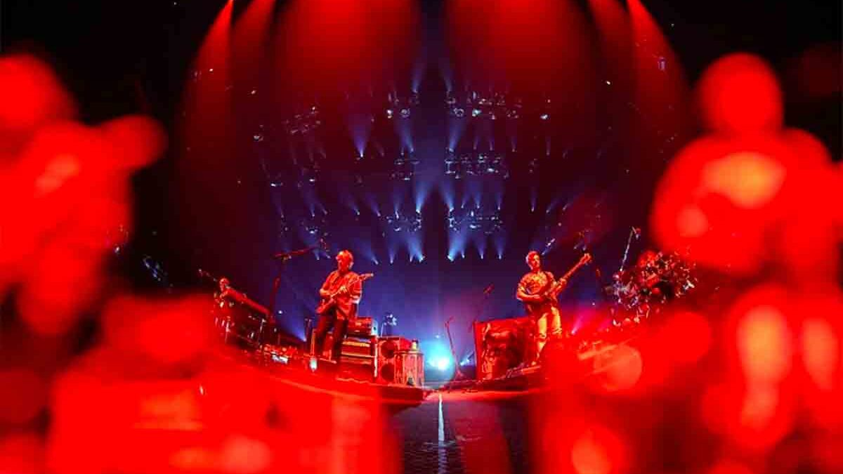 Tragedia al concerto dei Phish: rissa e coltellate, un morto e due feriti gravi | La band: “Siamo profondamente addolorati”