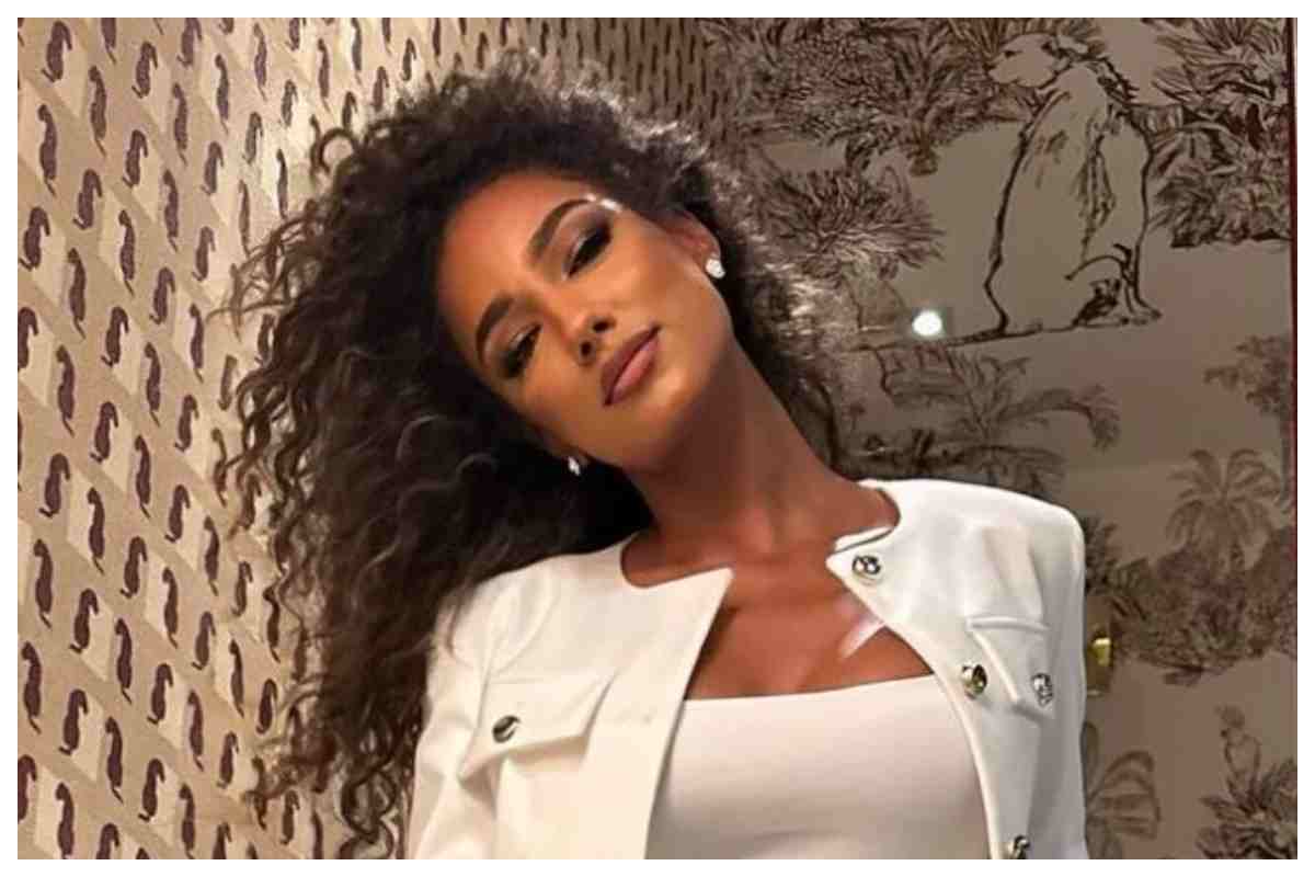 samira lui in lacrime