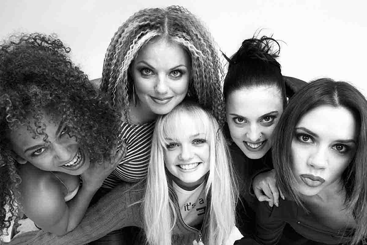 Victoria Beckham riaccende le voci di reunion Spice Girls: “Ci stiamo provando…”