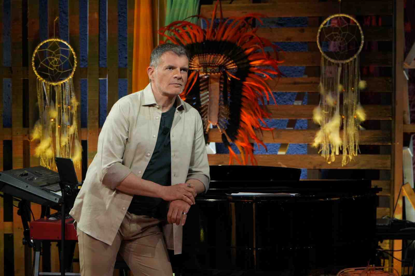 Intervista a Stefano Massini: come nasce Riserva Indiana, il potere del teatro, la rivoluzione della parola e la lunga avventura con Formigli