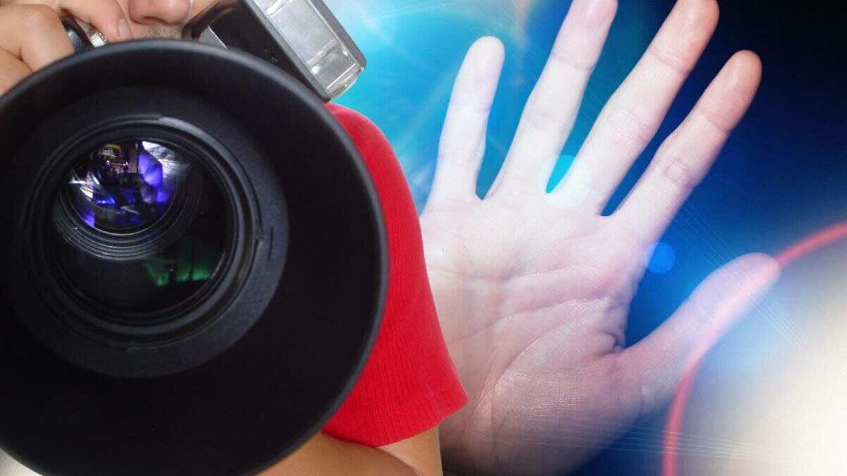 Quattro mesi con gli stessi vestiti: la mossa dell’attore contro i paparazzi