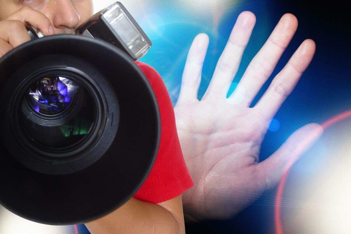 Quattro mesi con gli stessi vestiti: la mossa dell’attore contro i paparazzi