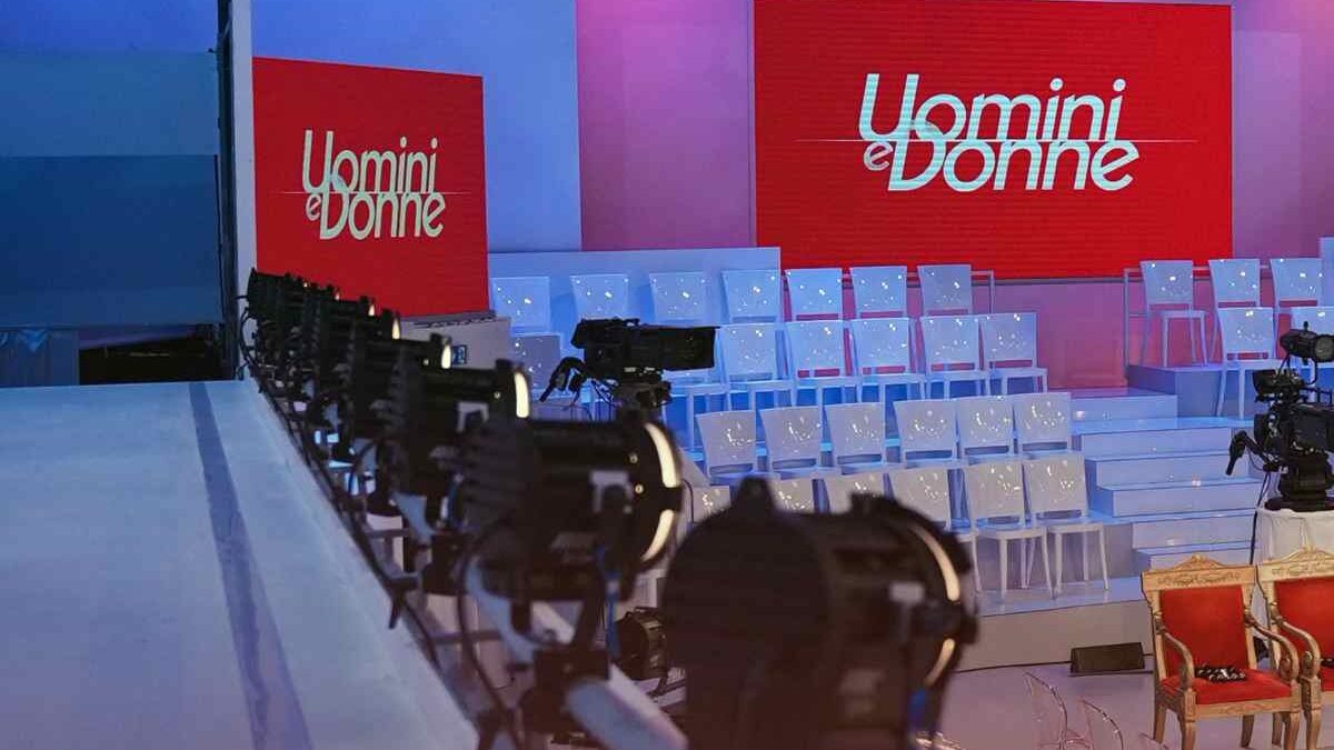 Cavaliere del trono over si presenta alticcio in esterna: cosa è successo davvero a Uomini e Donne