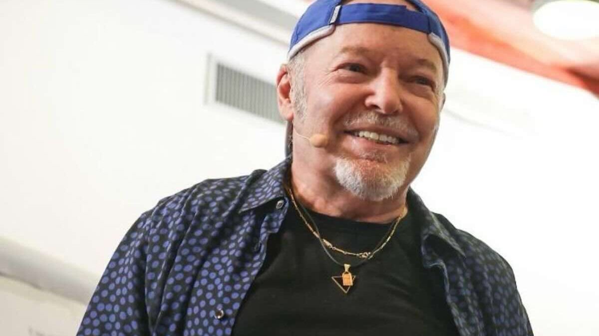 Vasco Rossi, la dedica d’amore per Laurina emoziona i fan. Così è nata la loro bellissima storia d’amore