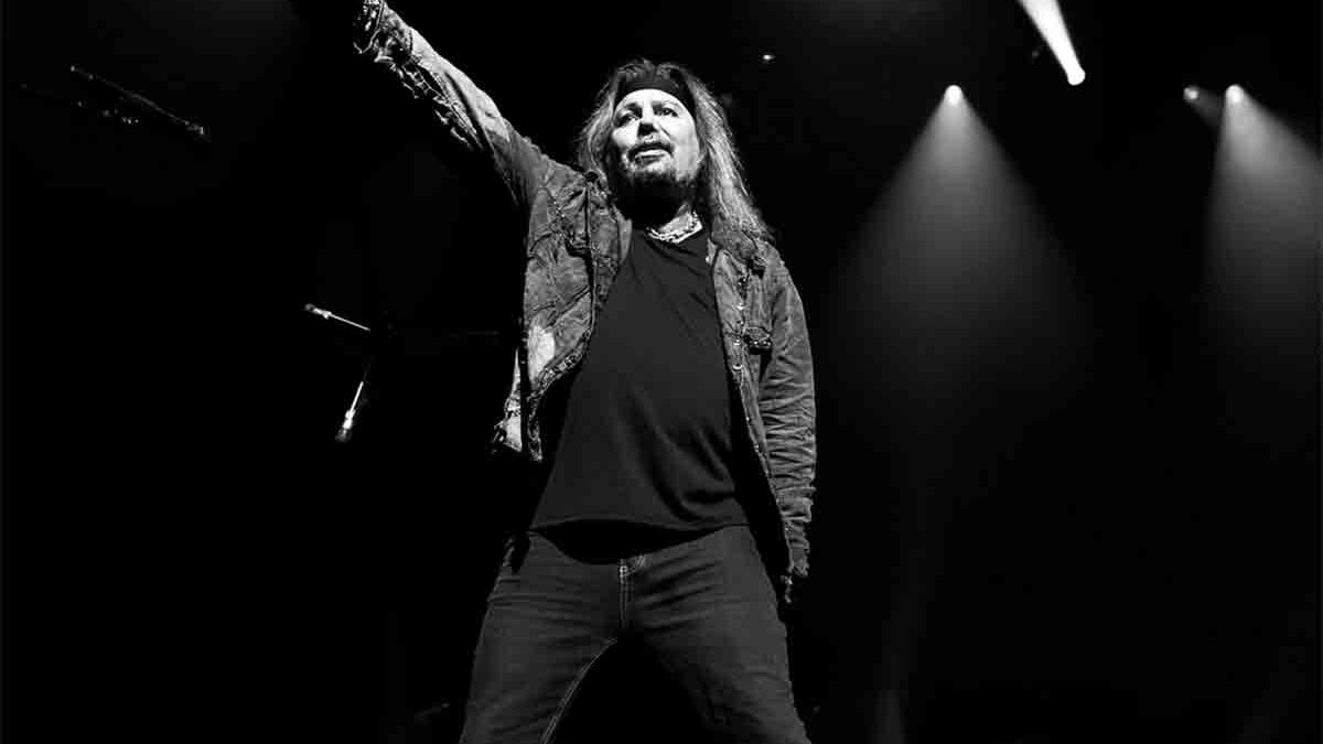 Vince Neil rivela: “Ho avuto quattro ictus, l’ultimo è stato il peggiore” | Le condizioni del cantante dei Motley Crue