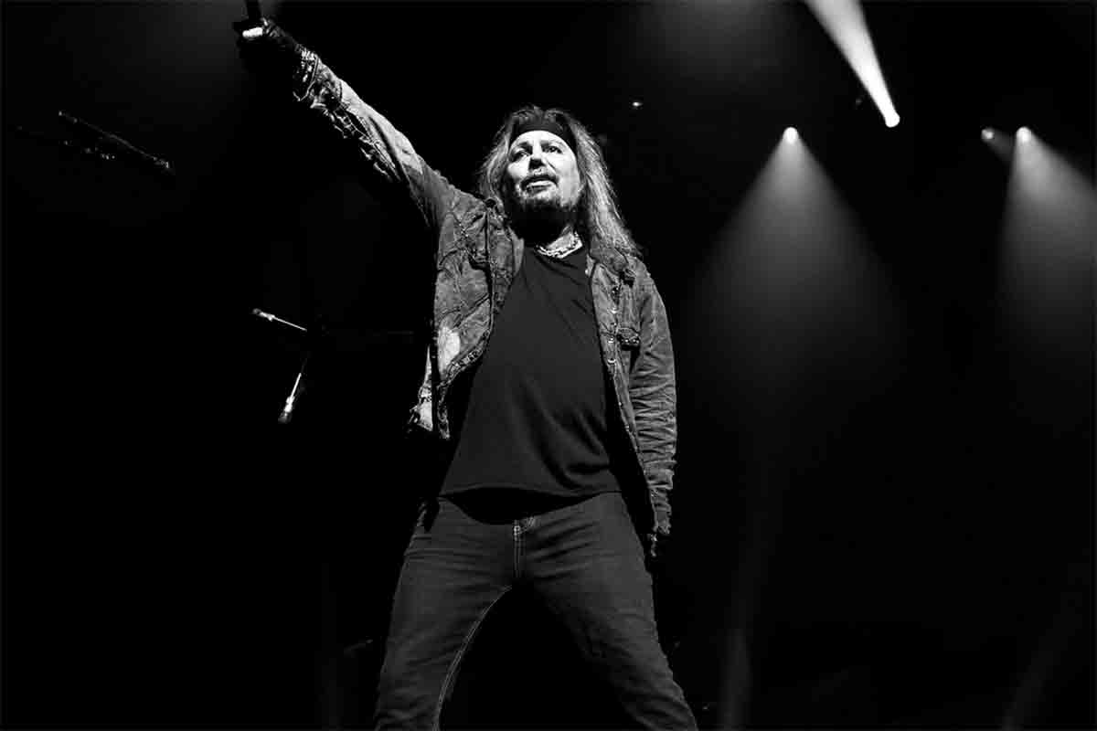 Vince Neil rivela: “Ho avuto quattro ictus, l’ultimo è stato il peggiore” | Le condizioni del cantante dei Motley Crue