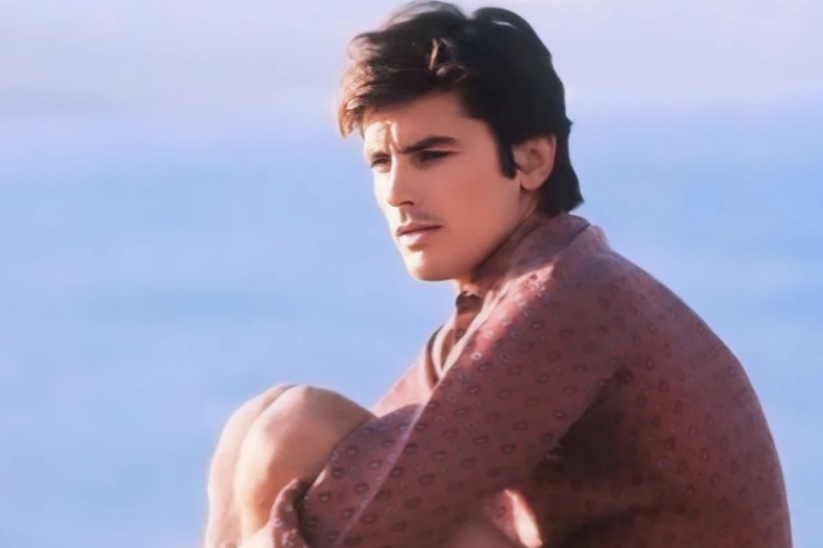 Alain Delon, avete mai visto la nipote 30enne? E’ la sua fotocopia da ragazzo