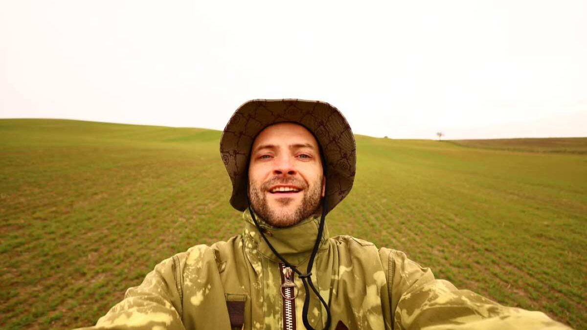 Alessandro Borghi, chi è e cosa fa la bellissima compagna