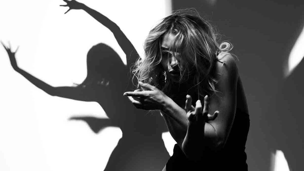 Alice Alison, la rinascita passa da Je Ne Me Vois Plus: introspezione e libertà in un nuovo capitolo musicale