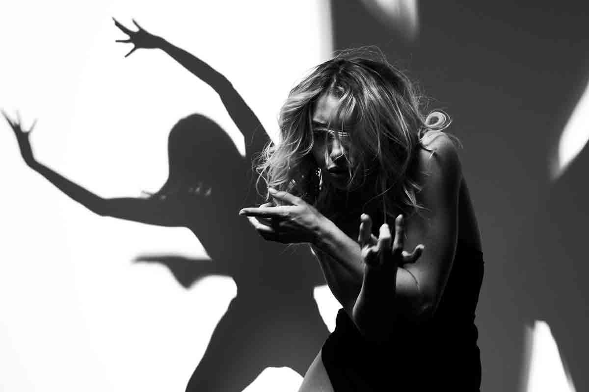 Alice Alison, la rinascita passa da Je Ne Me Vois Plus: introspezione e libertà in un nuovo capitolo musicale