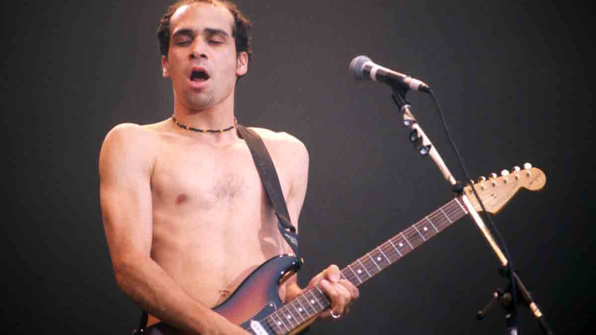 Arik Marshall, ex chitarrista dei Red Hot Chili Peppers, lancia una raccolta fondi per evitare lo sfratto