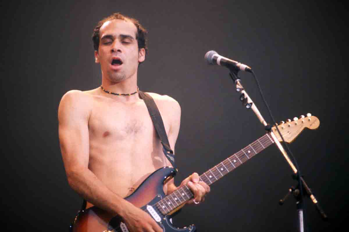 Arik Marshall, ex chitarrista dei Red Hot Chili Peppers, lancia una raccolta fondi per evitare lo sfratto