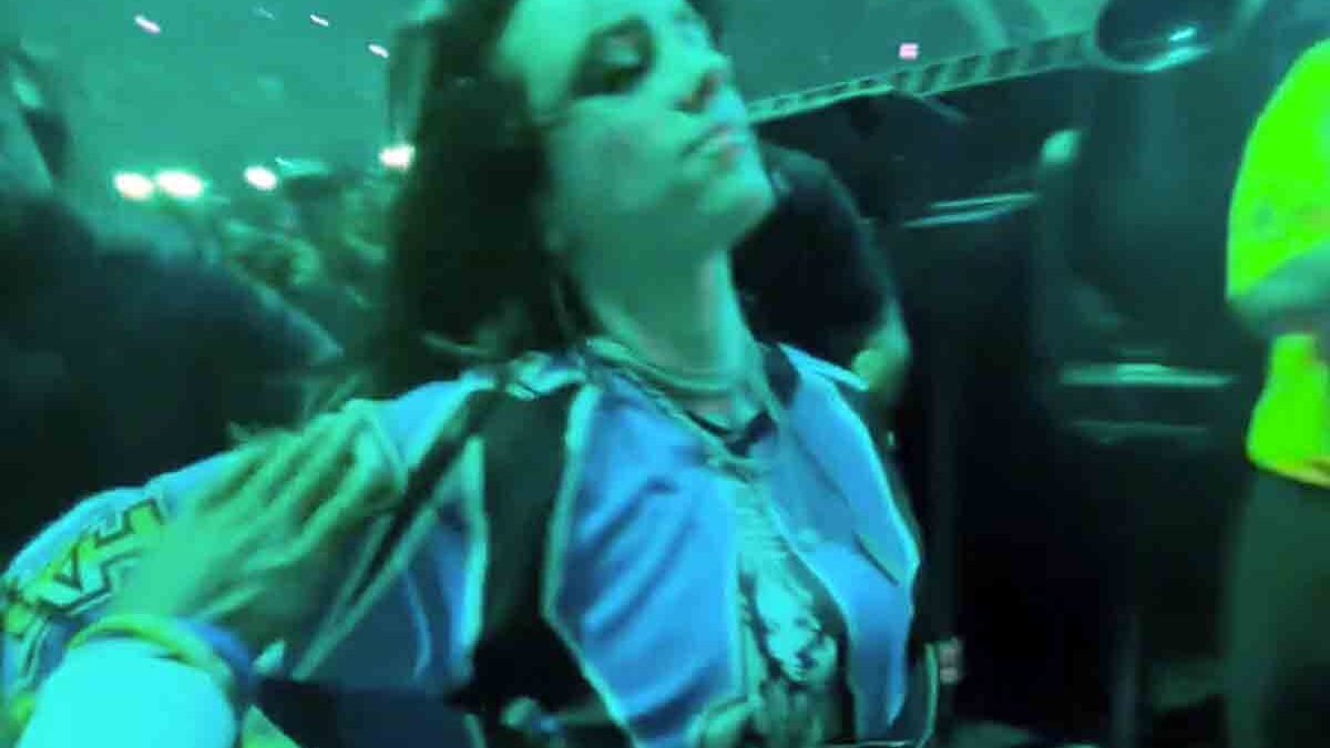 Billie Eilish, regali alla fan che ha difeso la cantante dopo l’aggressione a Miami