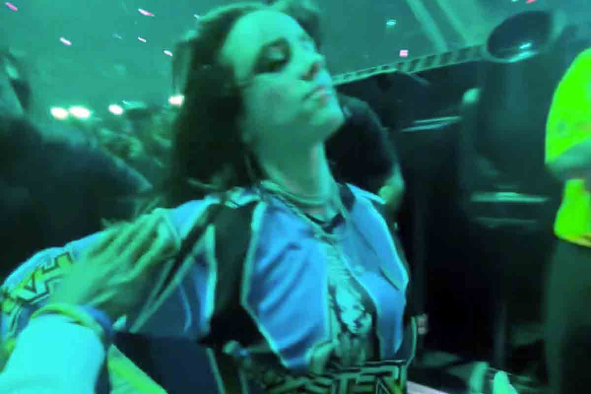 Billie Eilish, regali alla fan che ha difeso la cantante dopo l’aggressione a Miami