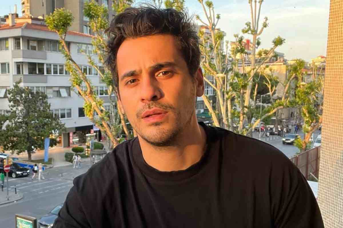 Caner Şahin: età, studi, moglie e figli, dove vive, profilo Instagram. Tutto sull’attore turco di Tradimento