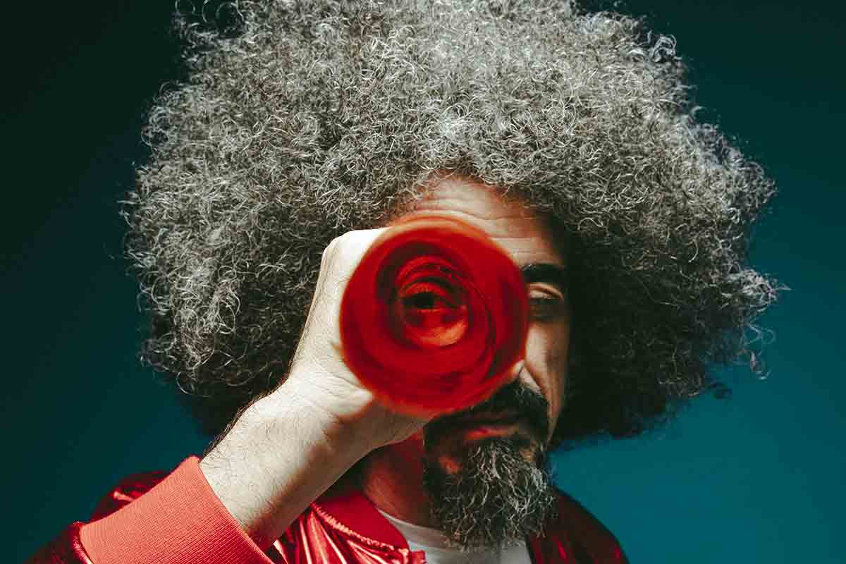 Caparezza torna con Orbit Orbit: “Ho perso l’udito ma non l’immaginazione. Un fumetto mi ha salvato la vita”