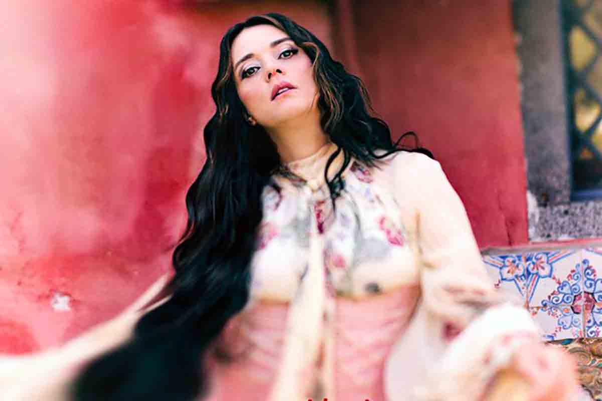Carmen Consoli presenta “Amuri Luci”: un album in siciliano tra memoria, rabbia e speranza | Le date del tour