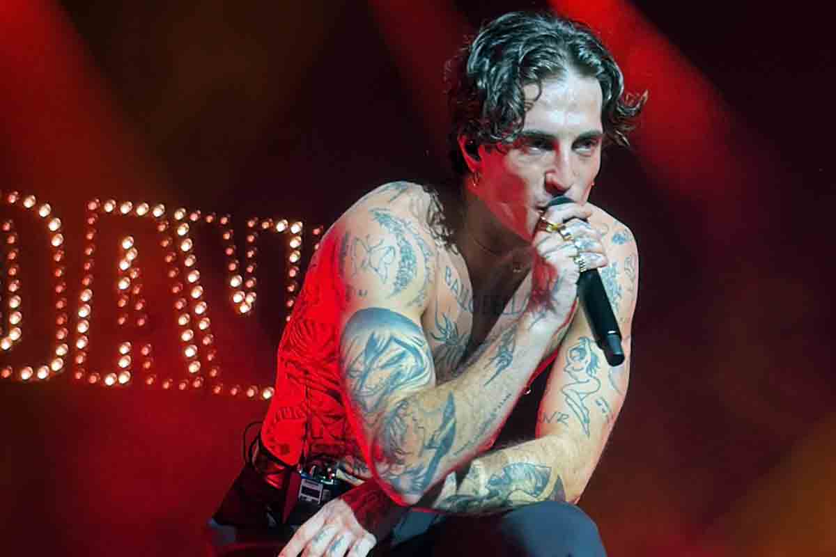 Damiano David, debutto solista a Milano: show asciutto, carisma totale e un messaggio alla sua storia | C’è anche Cremonini