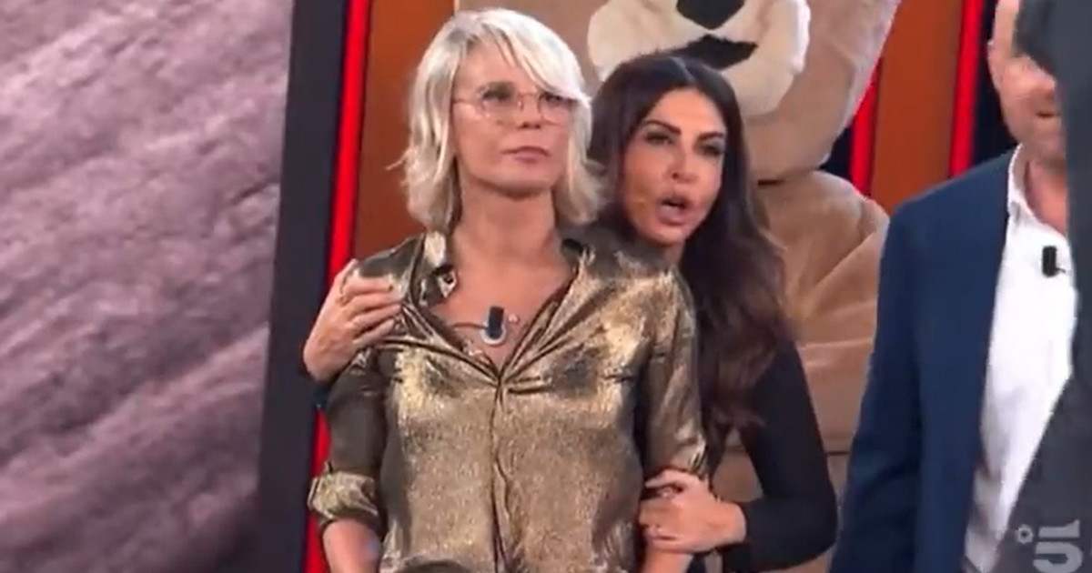 Tu Si Que Vales, Sabrina Ferilli insultata da una concorrente: la reazione di Maria De Filippi