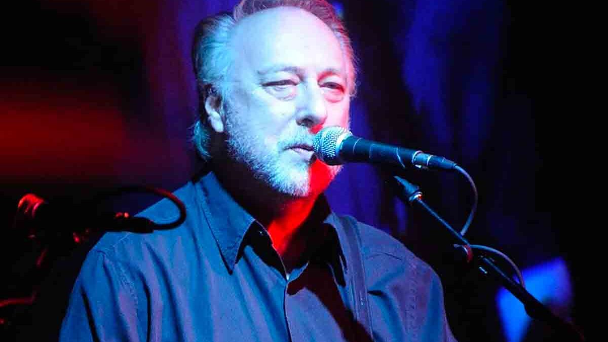 Addio a Chris Dreja, co-fondatore degli Yardbirds: chitarrista, bassista e fotografo | Suonò con Clapton e Jimmy Page, rifiutò i Led Zeppelin