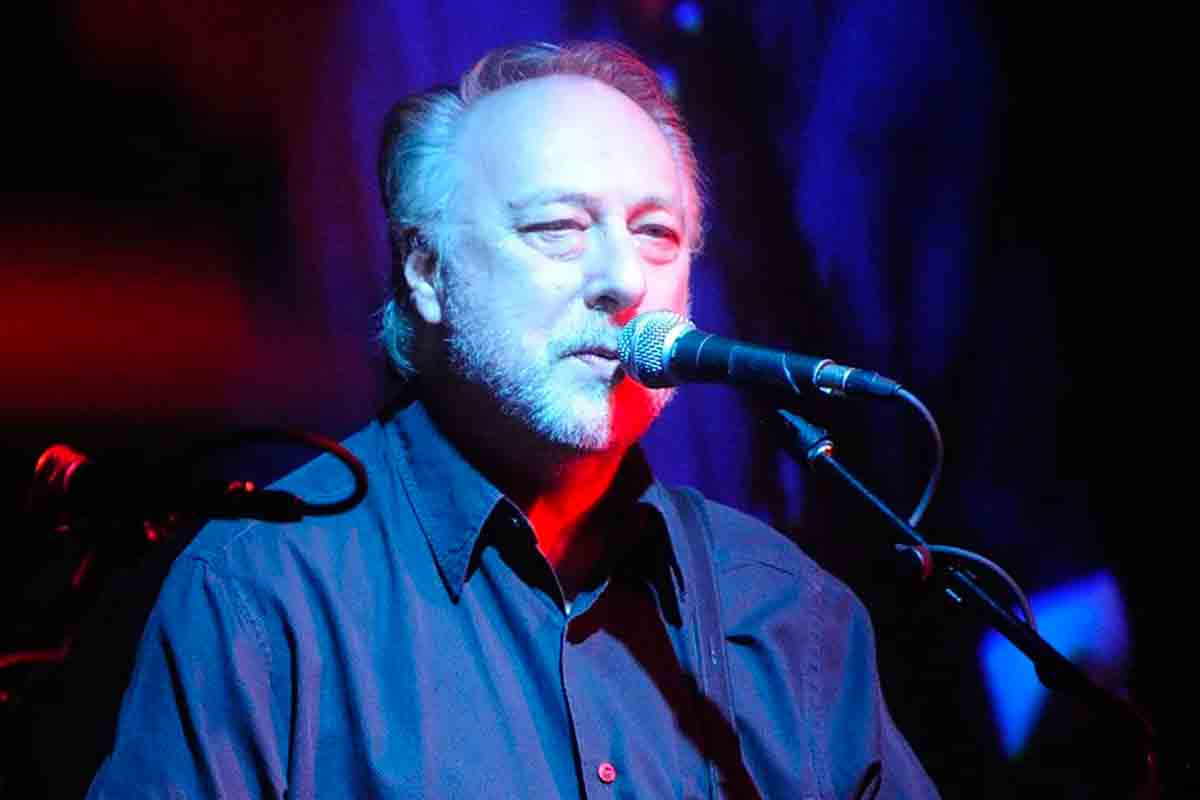 Addio a Chris Dreja, co-fondatore degli Yardbirds: chitarrista, bassista e fotografo | Suonò con Clapton e Jimmy Page, rifiutò i Led Zeppelin