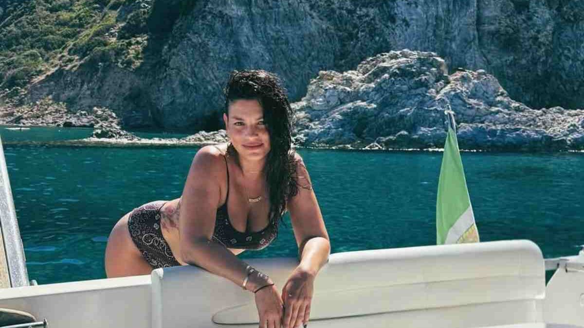 Emma, avete visto la sua casa di Milano? Ampi spazi e design ricercato