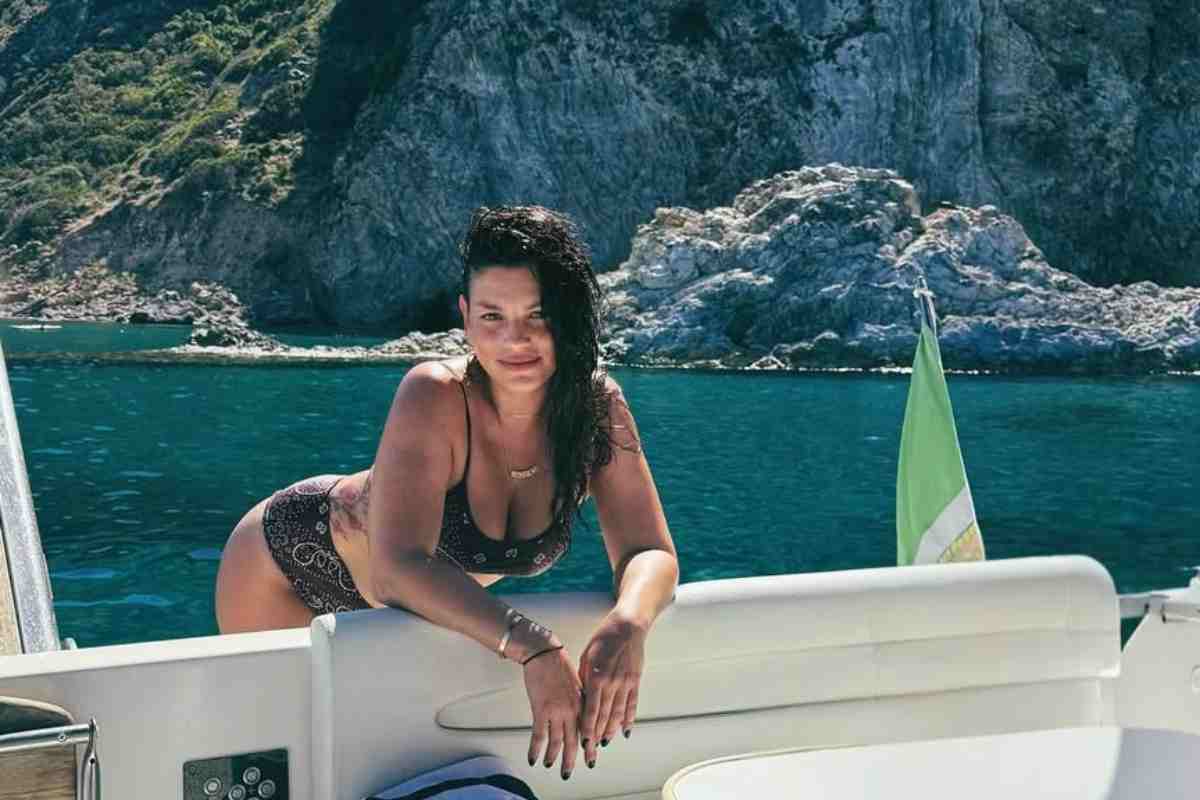 Emma, avete visto la sua casa di Milano? Ampi spazi e design ricercato