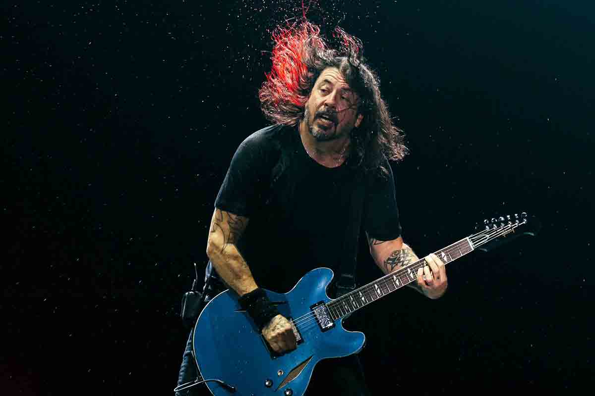 Foo Fighters, live EP a sorpresa su Bandcamp: “Are Playing Where ???? Vol. 1” sostiene le mense locali