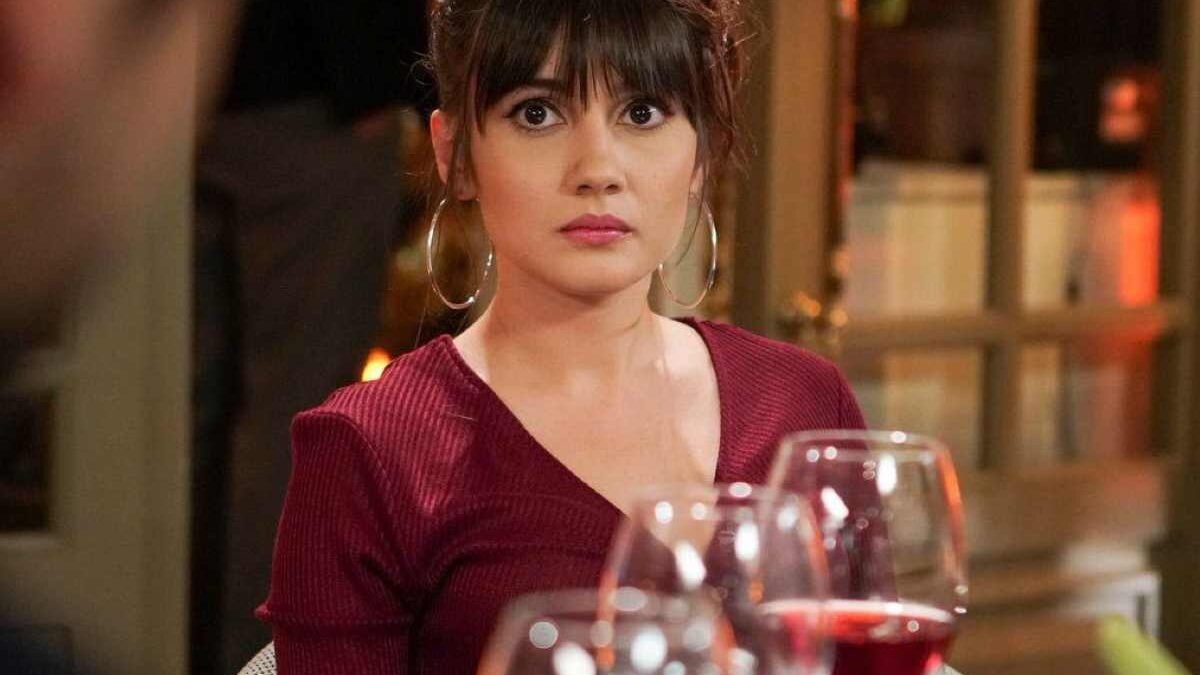 Scandalo a Forbidden Fruit: Zehra in crisi nera, guerra totale tra Zeynep e Alihan. Le anticipazioni