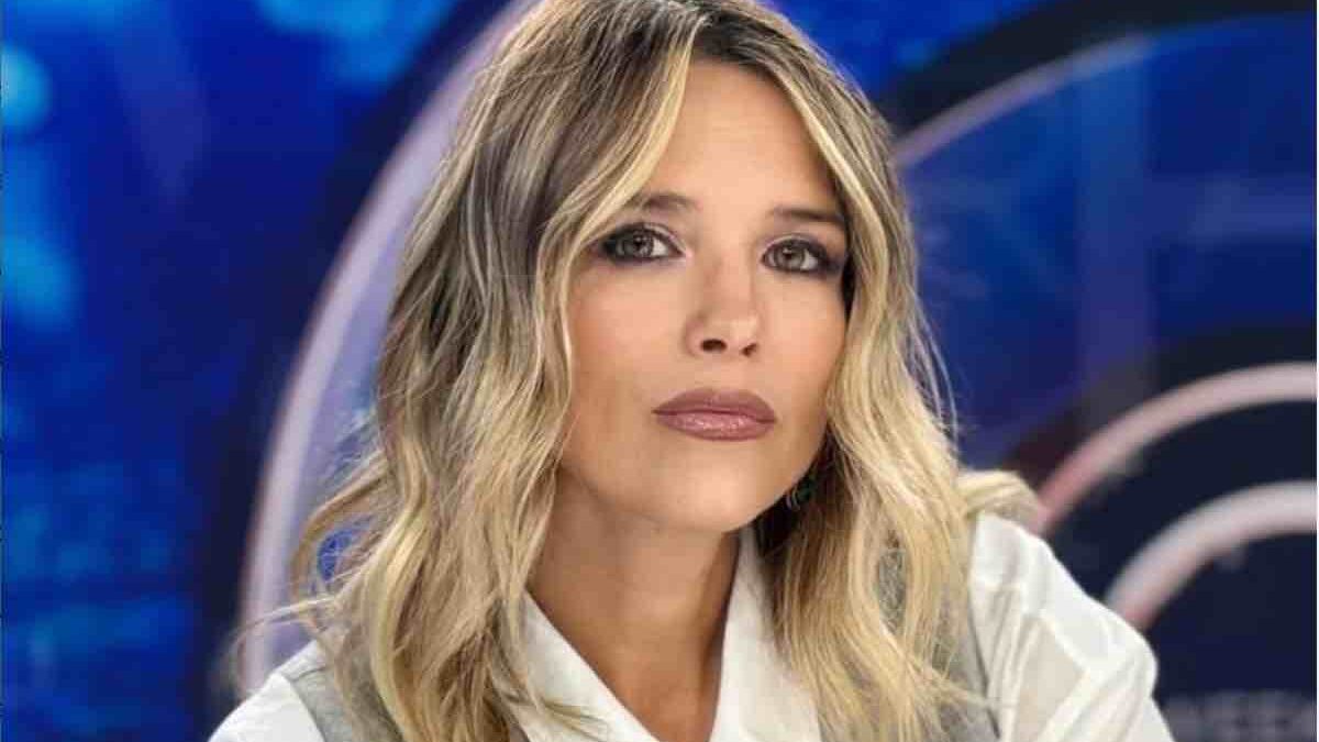 Francesca Barra, l’intelligenza artificiale e le immagini rubate senza consenso: responsabilità e rischi del piccolo schermo
