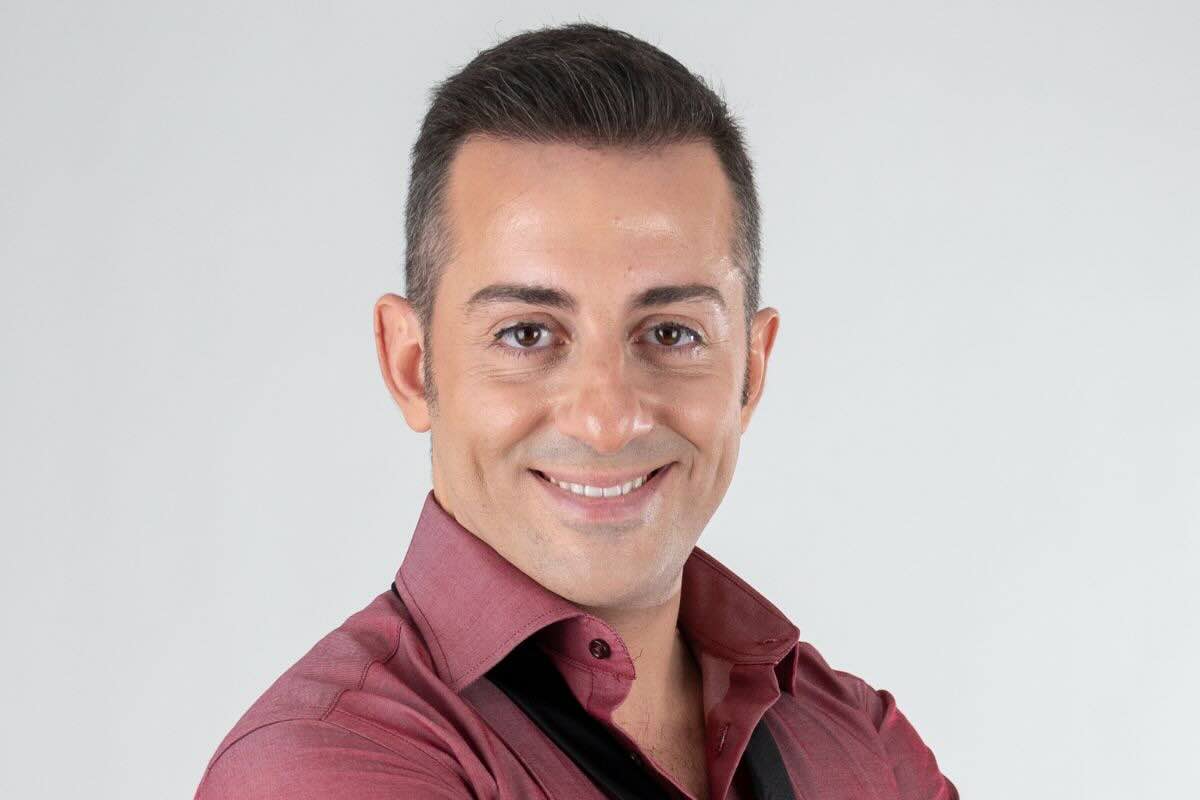 Intervista a Francesco Cicchella, dalla gavetta alle grandi platee: “Il ritiro dalle scene? Ho immaginato la mia vita tra 25 anni. Il mio sogno è un tv show che porta il mio nome”