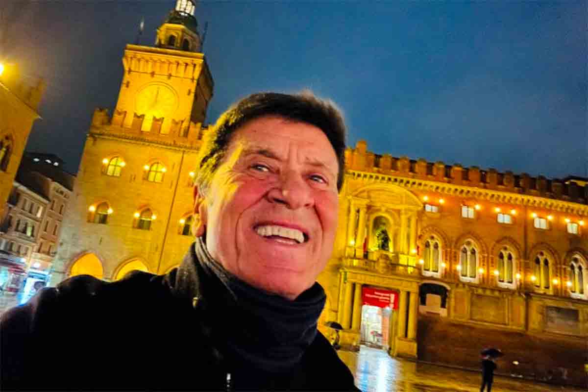Gianni Morandi celebra i 60 anni di C’era un ragazzo con un tour nei palasport nel 2026