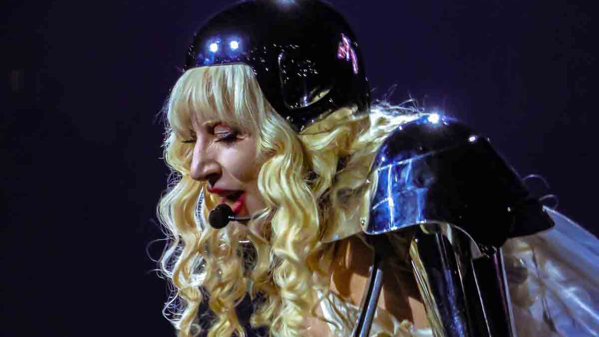 Lady Gaga infiamma Milano: il ritorno della regina del pop con uno show travolgente ma intimo