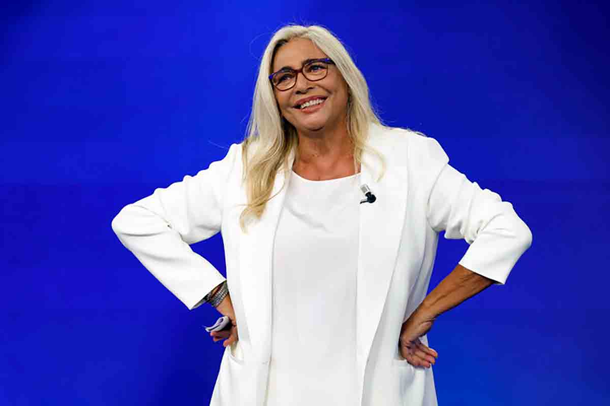 Mara Venier, 75 anni tra famiglia e televisione: le sfide e i traguardi della “zia” più famosa d’Italia