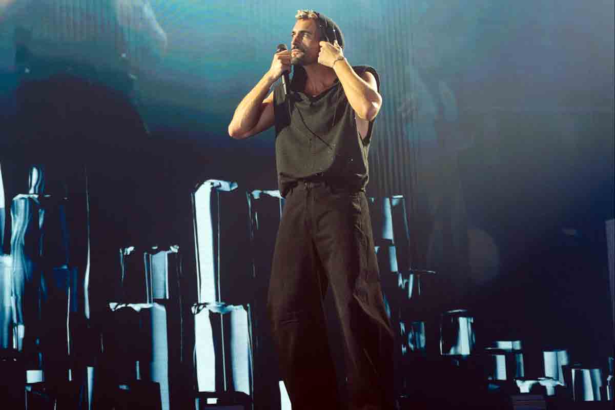 Marco Mengoni, messaggio per Gaza alla data zero: tra palco e polemica nel rap