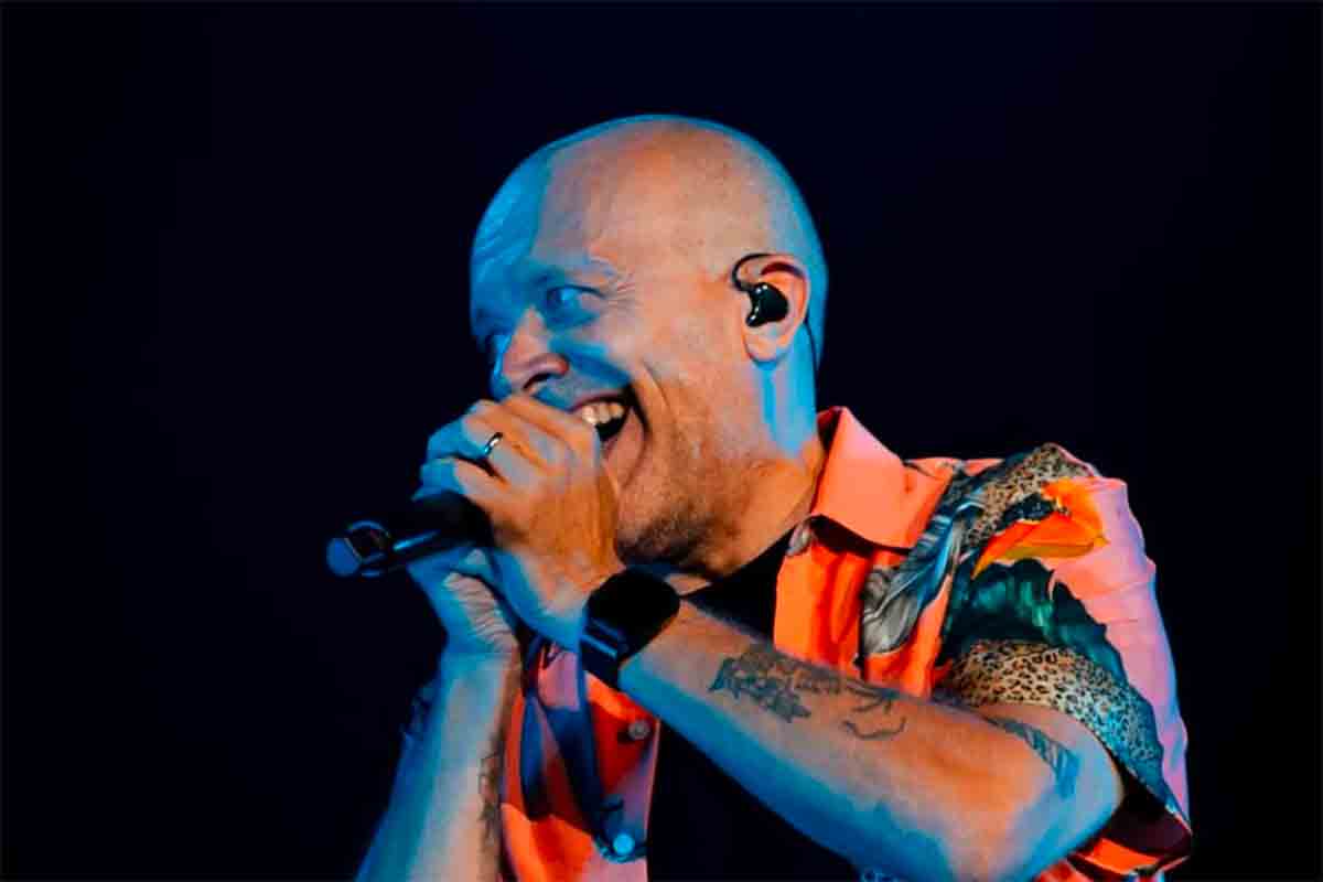 “Sanremo ’95 fu un incubo”: Max Pezzali rilegge “Senza averti qui” 30 anni dopo