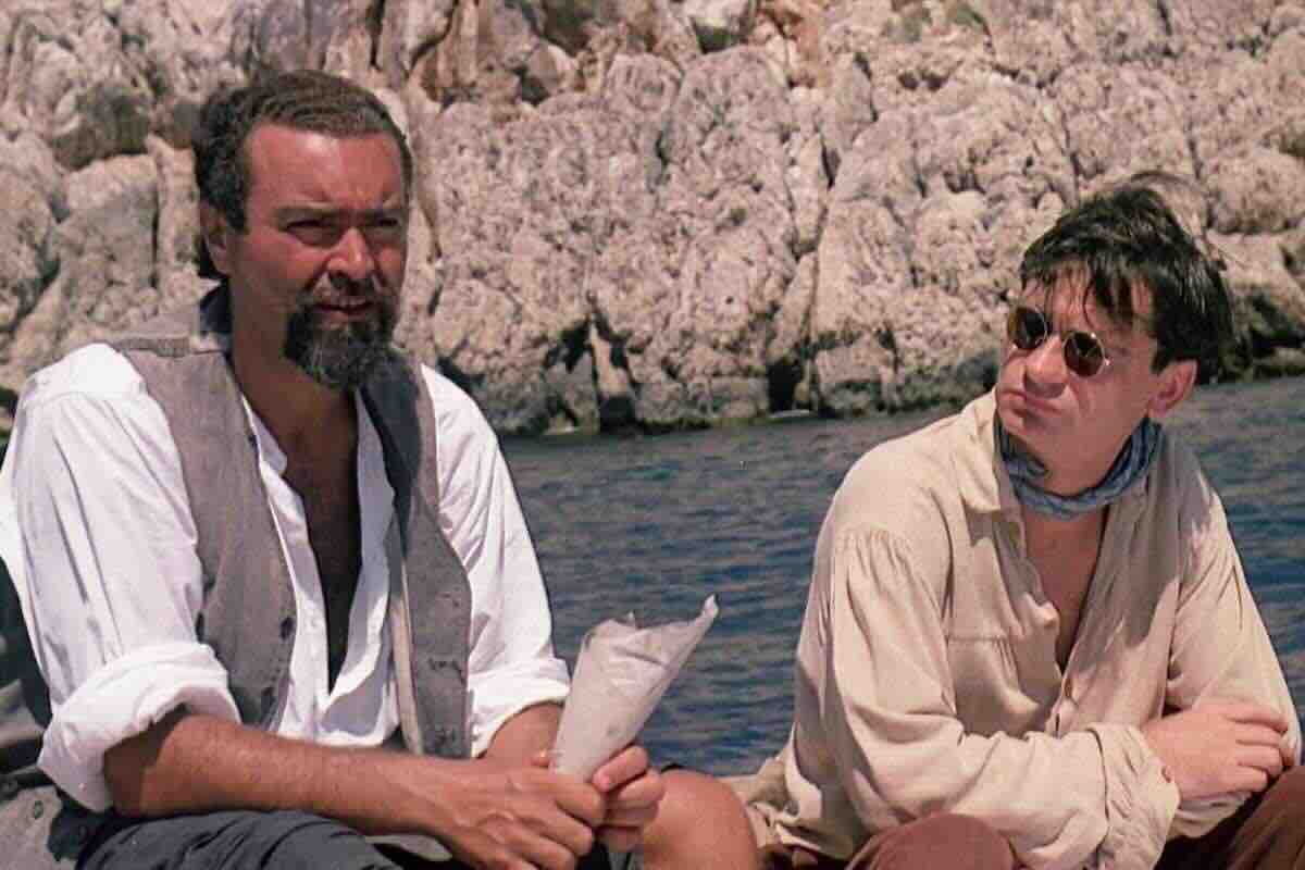 Com’è diventata oggi l’isola greca di Mediterraneo: in ogni angolo c’è il capolavoro di Salvatores