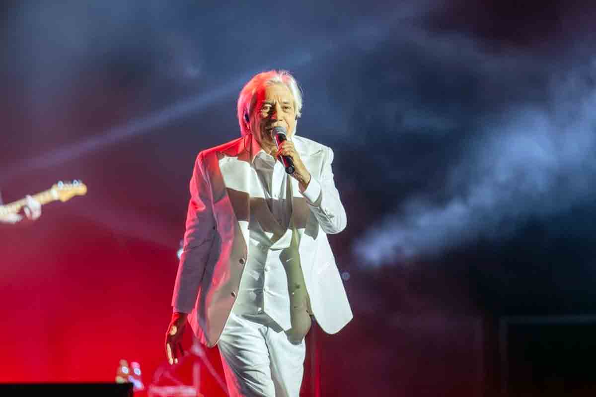 Nino D’Angelo festeggia 50 anni di carriera: nel 2026 torna nei palasport con “I miei meravigliosi anni ’80 bis”