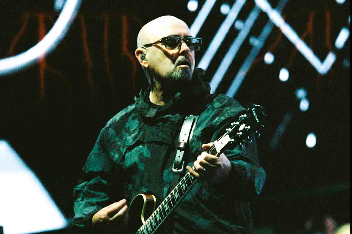 Oasis, brutte notizie: Bonehead si ferma | Il chitarrista deve proseguire le sue terapie, il tour andrà avanti
