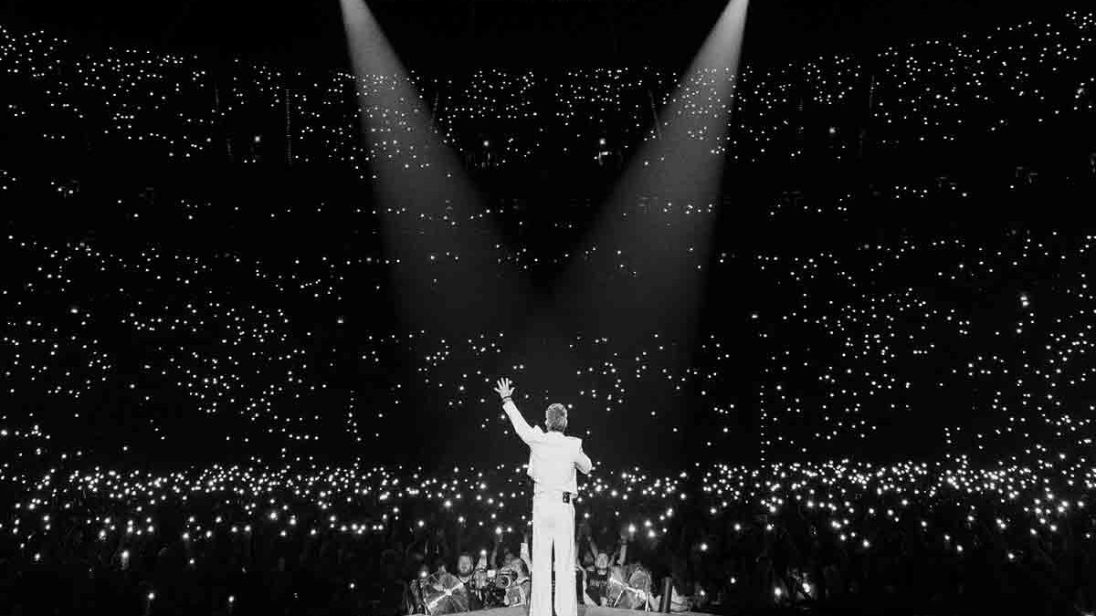 Robbie Williams, il coraggio della verità: “Convivo con la Tourette. Il palco? Mi terrorizza”