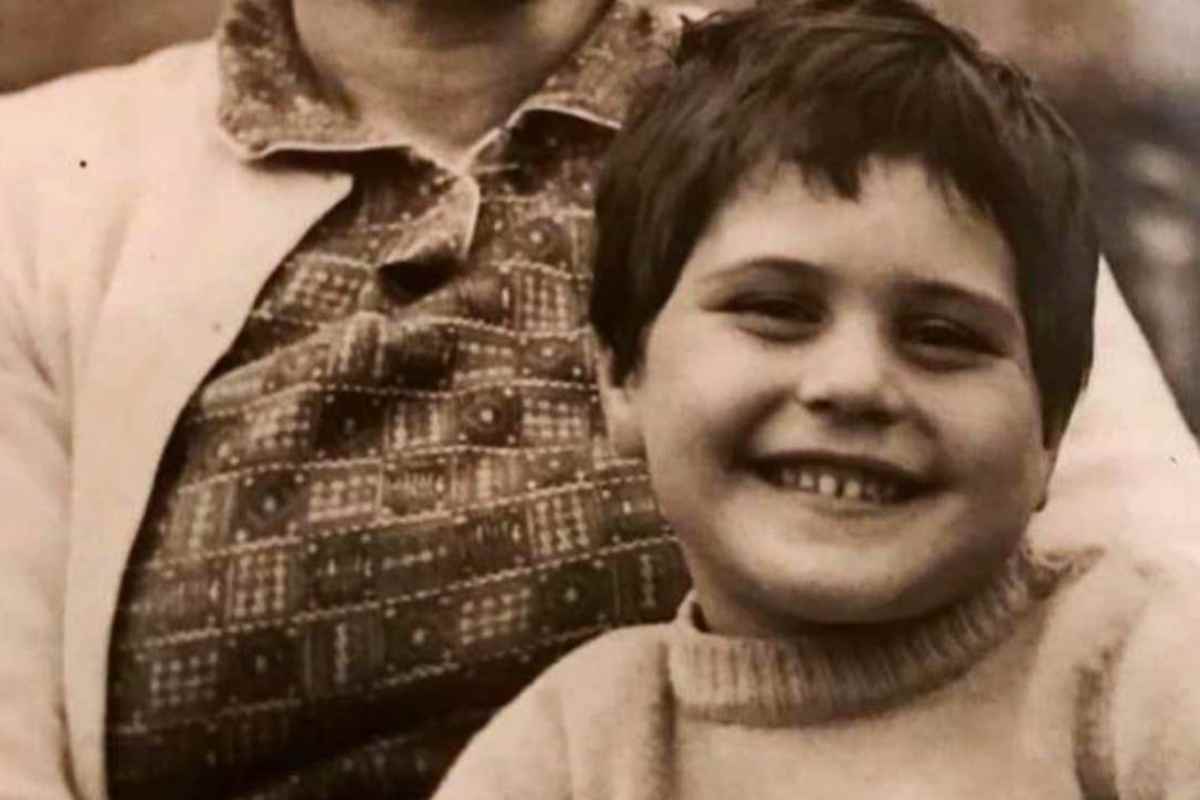 Qui solo una bimba, oggi ha 59 anni ed è bellissima. Riuscite a capire chi è?