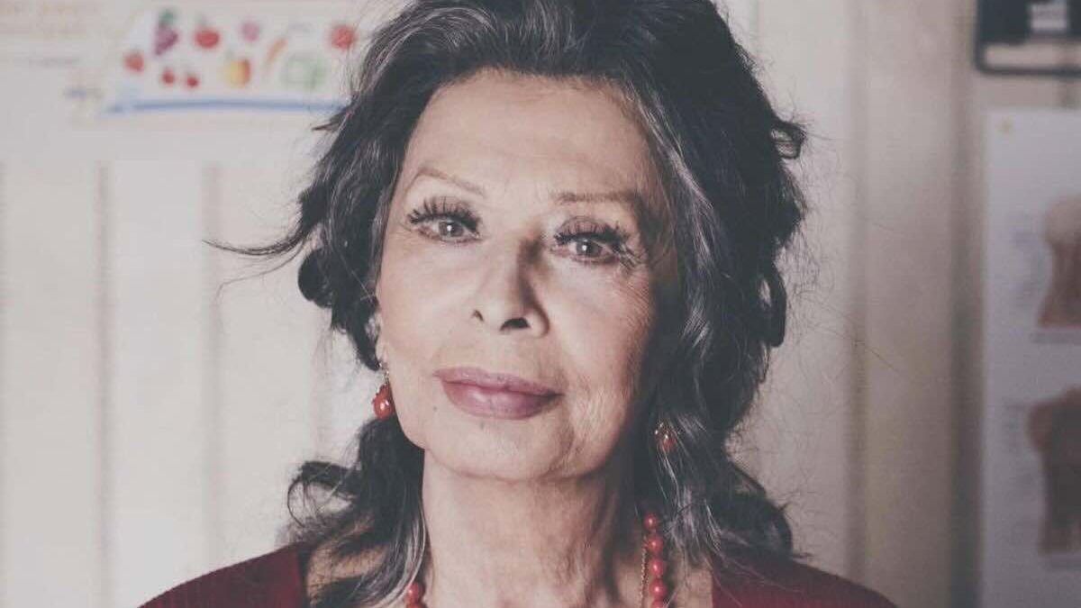 Sophia Loren vestita così al matrimonio del figlio: come si è presentata l’attrice