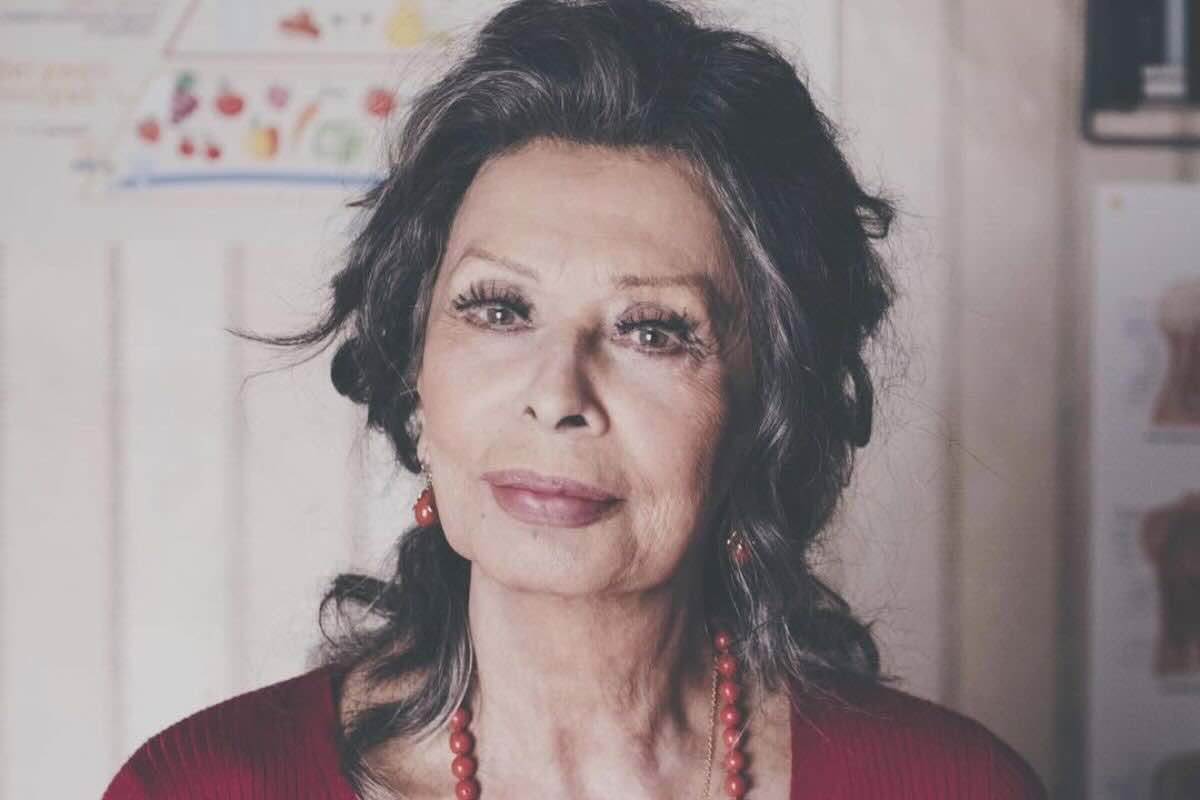 Sophia Loren vestita così al matrimonio del figlio: come si è presentata l’attrice