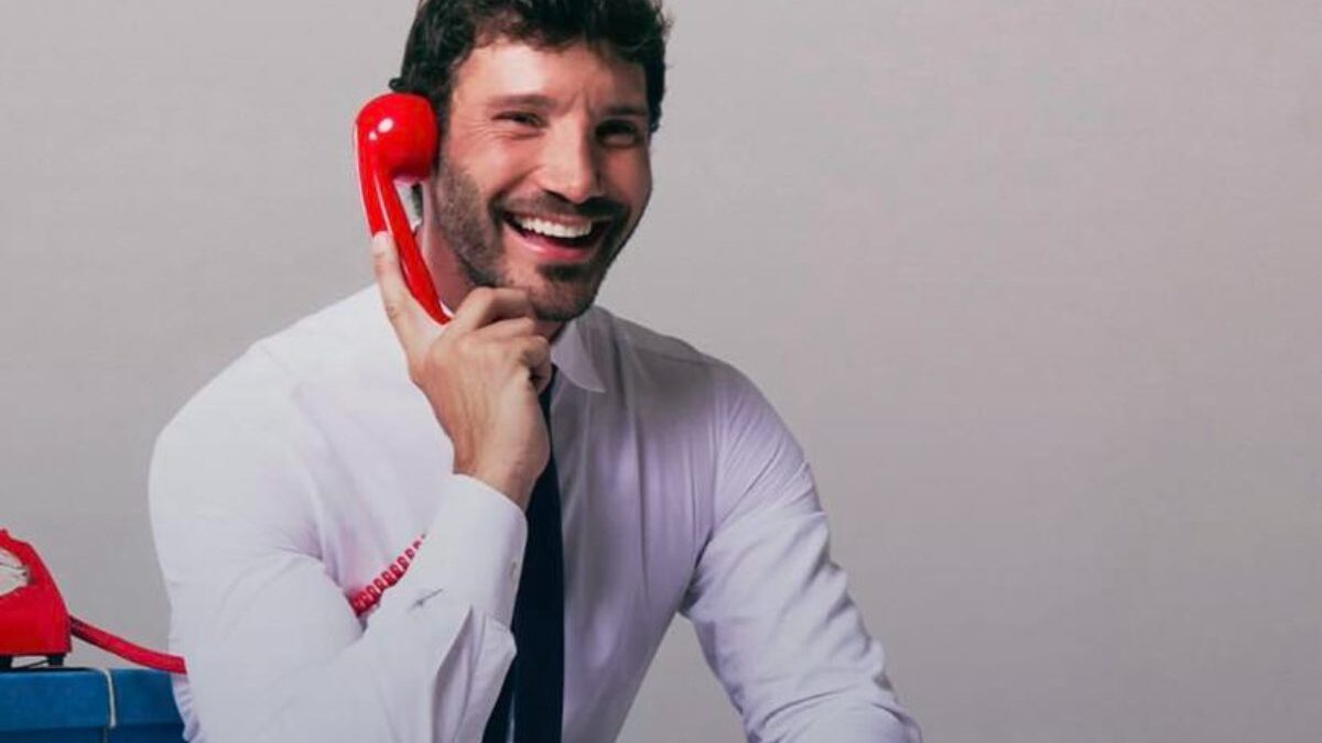 “Il sosia di Stefano De Martino”. Chi è Alec Magni Baraldi