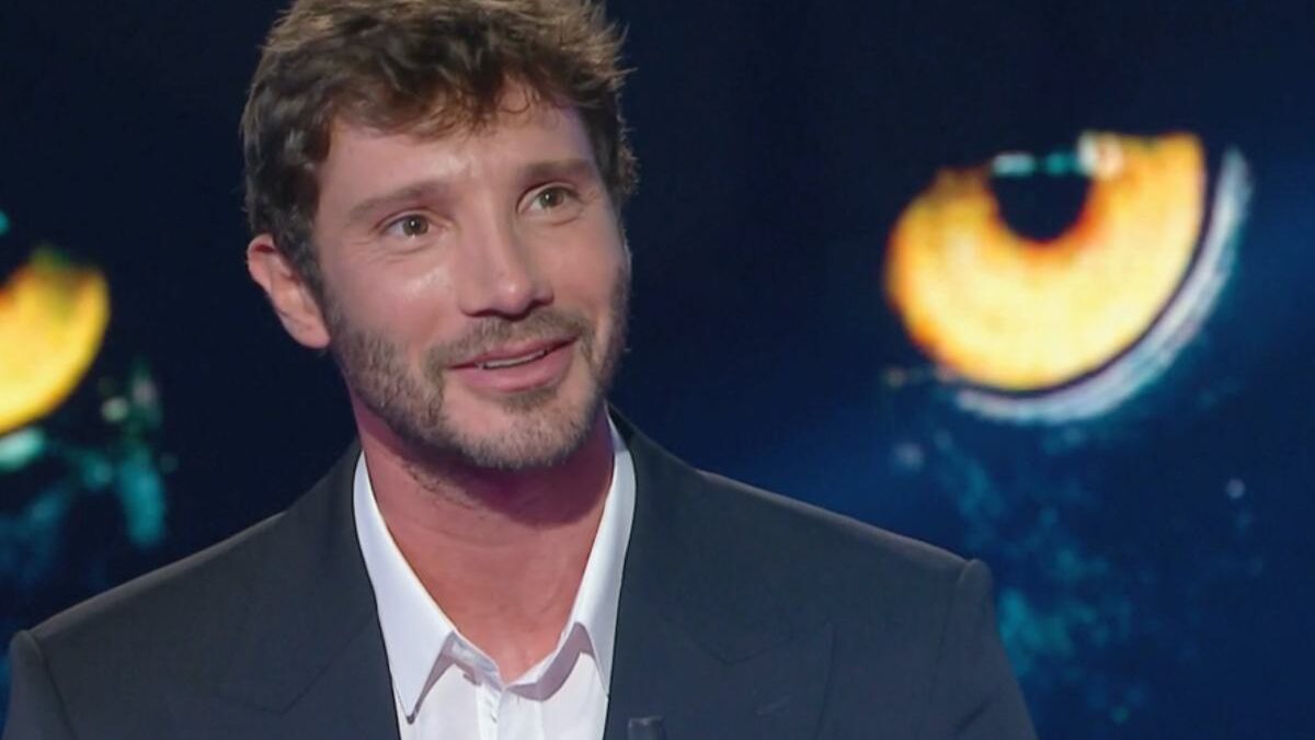 Stefano De Martino, che lavoro fa la sorella Adelaide: l’ha spiegato il conduttore di Affari Tuoi